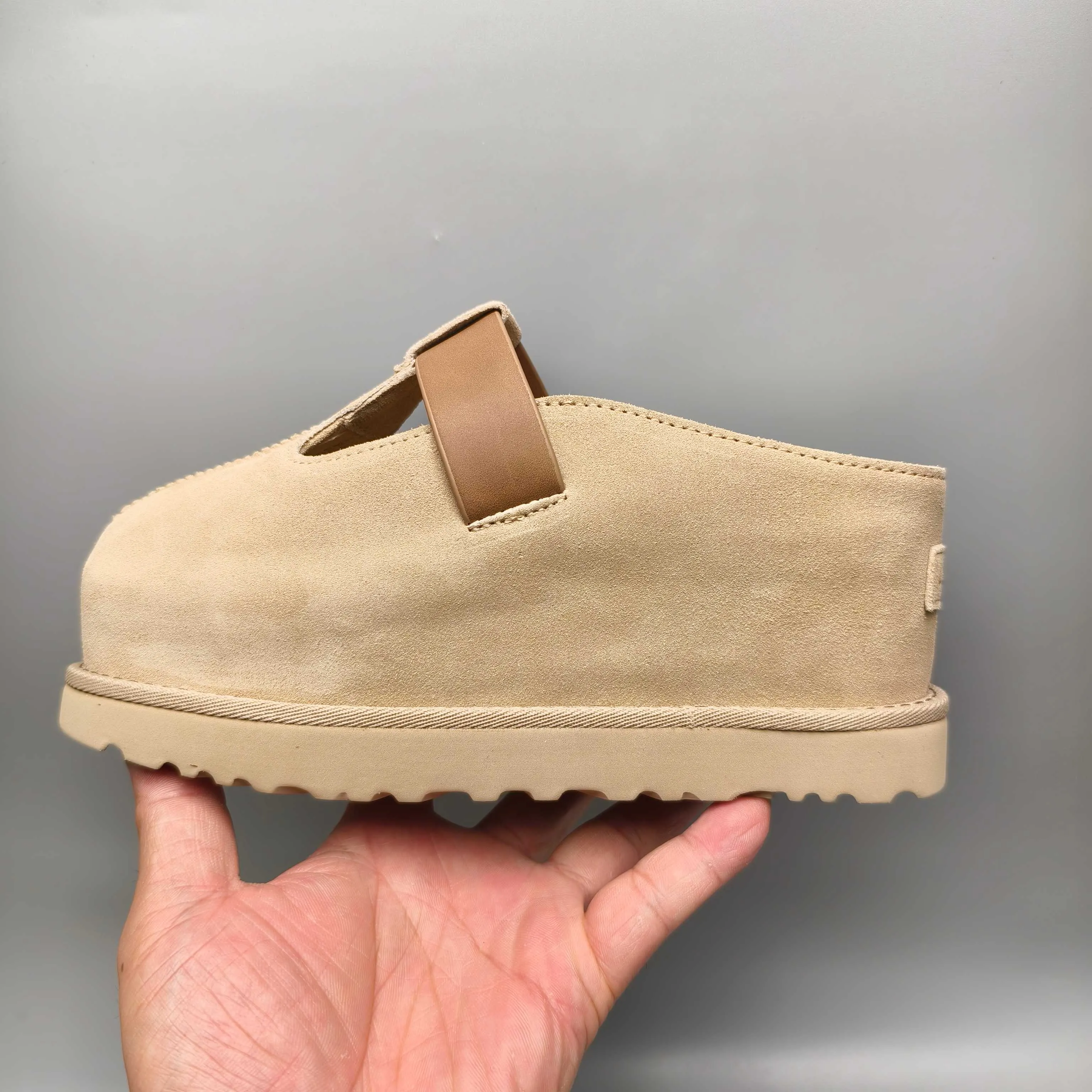 💰500 UGG sheepskin all-in-one snow boots 7550 spring and summer thick-soled casual style color: maroon sand black leather code number: 35-41?